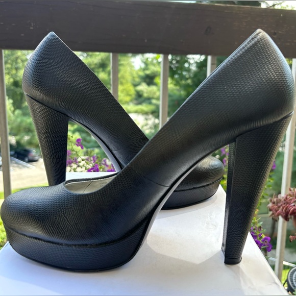Calvin Klein Textured Leather Platform Pump
Size 10
Like New - Picture 7 of 11